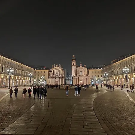 Appartamento Finestra Sui Tetti Di *