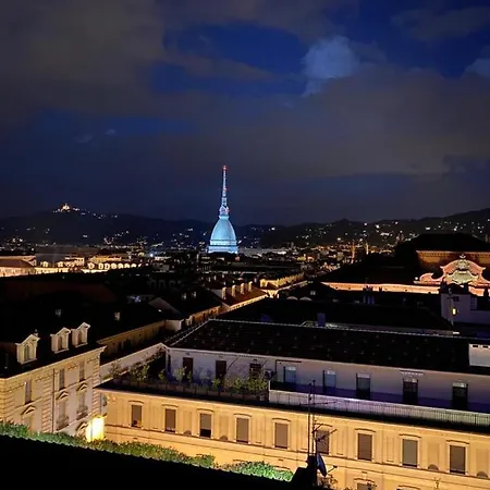Appartamento Finestra Sui Tetti Di Torino