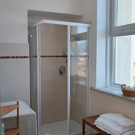 Finestra Sui Tetti Di *