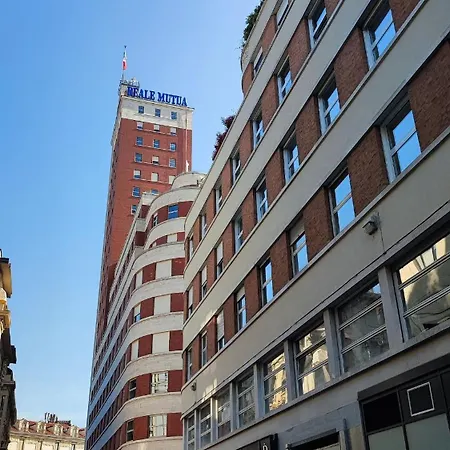 Finestra Sui Tetti Di Appartamento *