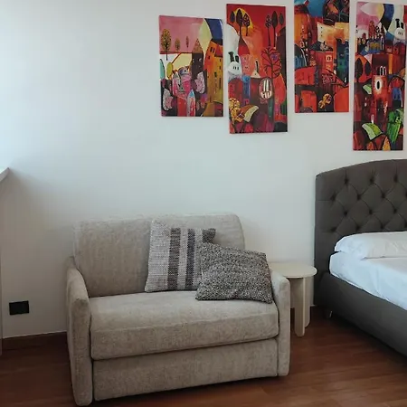 Appartamento Finestra Sui Tetti Di Torino