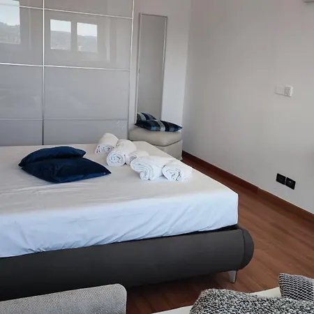 Finestra Sui Tetti Di Appartamento *