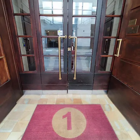 Appartamento Finestra Sui Tetti Di *