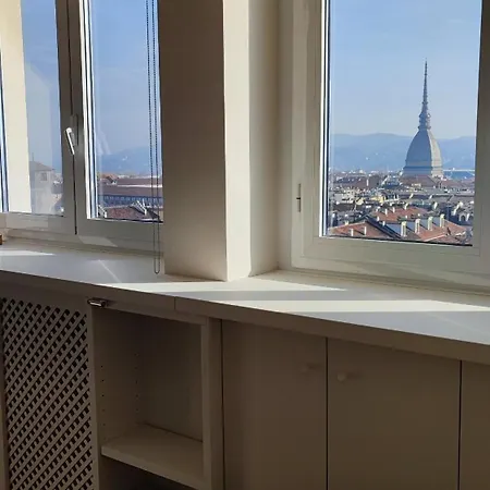 Appartamento Finestra Sui Tetti Di Torino