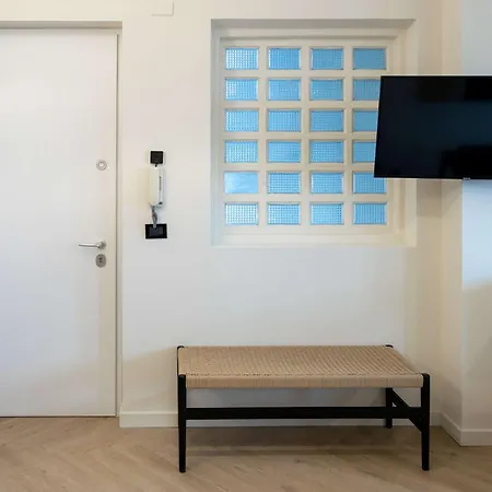 Appartamento Finestra Sui Tetti Di Torino