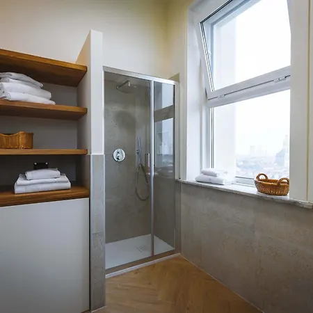 Appartamento Finestra Sui Tetti Di *